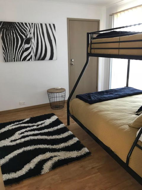 Sunsets On Martyrs Luxury Coastal Beach House Peterborough - Holiday Cairns 16