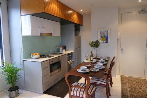 Vibe-Modern 2 Bed Apartment - Holiday Cairns 4