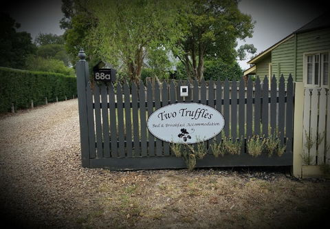 Two Truffles Cottages - Holiday Cairns 16