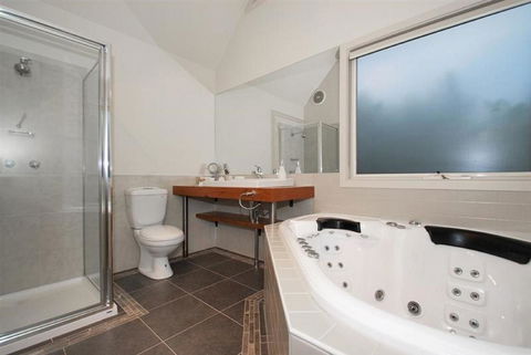 Two Truffles Cottages - Holiday Cairns 7
