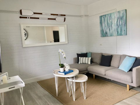 The Wheelhouse - 2BR Waterfront Apt In Town - Holiday Cairns 2