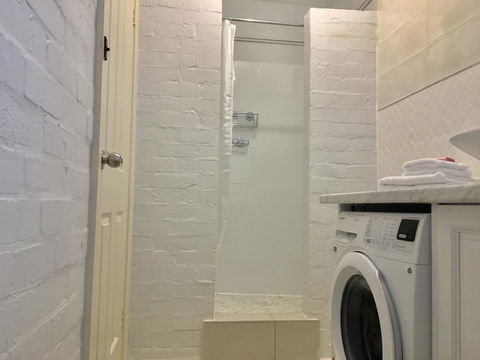 The Wheelhouse - 2BR Waterfront Apt In Town - Holiday Cairns 14