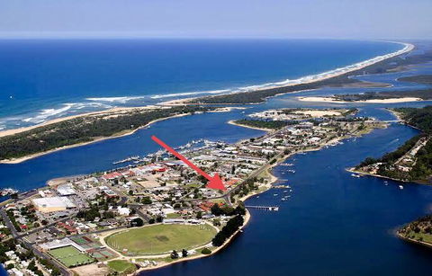 The Wheelhouse - 2BR Waterfront Apt In Town - Holiday Cairns 16