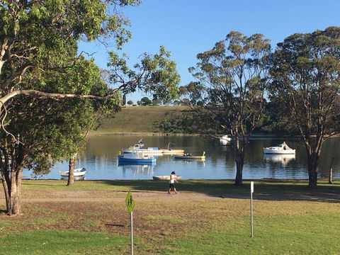 The Wheelhouse - 2BR Waterfront Apt In Town - Holiday Cairns 20