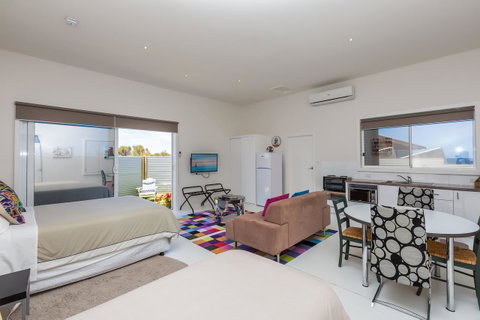 Cottages For Couples - Holiday Cairns 7