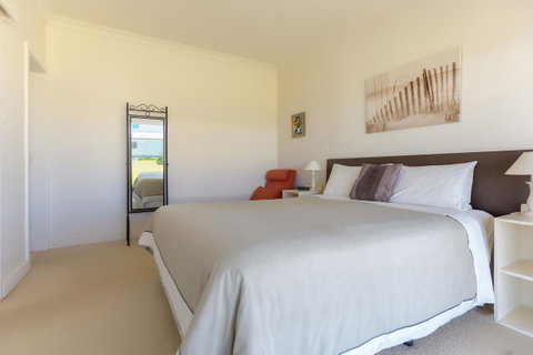 Cottages For Couples - Holiday Cairns 16