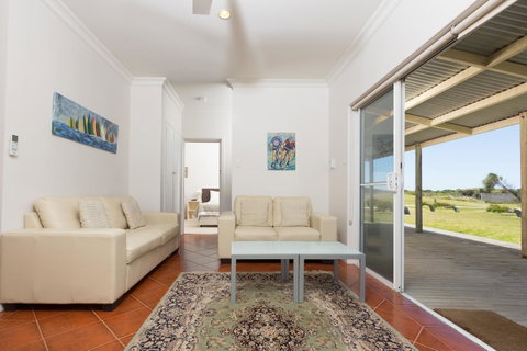 Cottages For Couples - Holiday Cairns 28