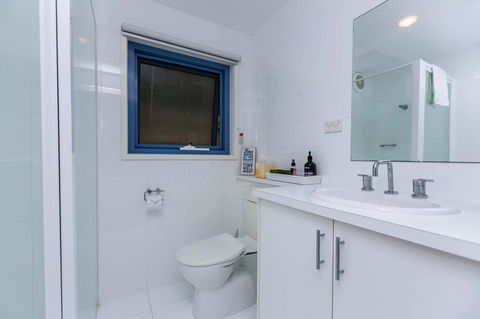 The Waterfront Apartment - Holiday Cairns 11