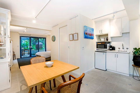 The Waterfront Apartment - Holiday Cairns 8