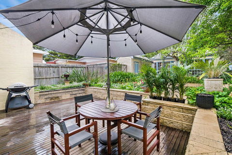 The Waterfront Apartment - Holiday Cairns 12