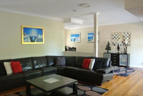 The Beach Townhouse - Holiday Cairns 3