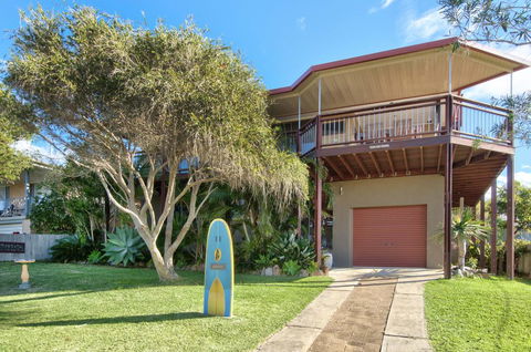 THE BOARDROOM ON BANKSIA - 11 Banksia Ave Bonny Hills - Holiday Cairns 1
