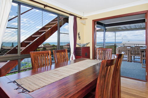 THE BOARDROOM ON BANKSIA - 11 Banksia Ave Bonny Hills - Holiday Cairns 2