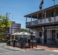 The Corner Hotel Alexandra - Holiday Cairns