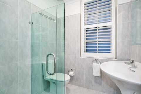 The Courtyard Of St Neot - Art Deco 2BR Potts Point Apartment With Large Courtyard In Stunning Location - Holiday Cairns 3