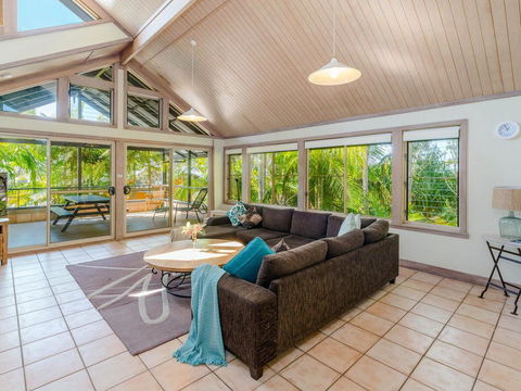 The Crest 2 - At Beautiful Angourie - Holiday Cairns 1