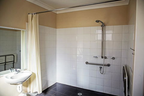 The Gallery Motor Inn - Holiday Cairns 3