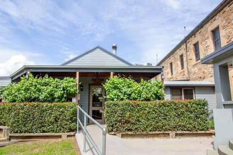The Globe Hotel, Rylstone - Holiday Cairns 1