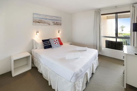 The Headlands Apartments - Holiday Cairns 1
