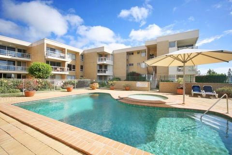 The Headlands Apartments - Holiday Cairns 0