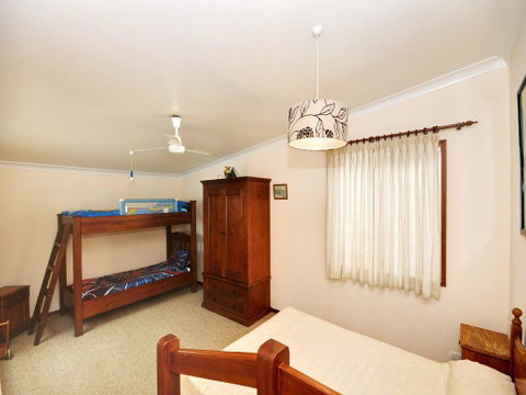 The Lakes Cottage - Holiday Cairns 3
