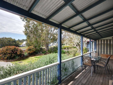 The Lakes Cottage - Holiday Cairns 2