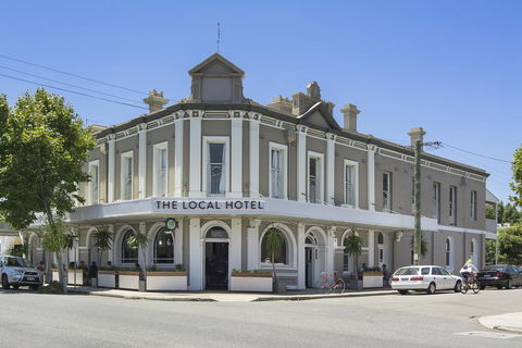 The Local Hotel - Holiday Cairns 0