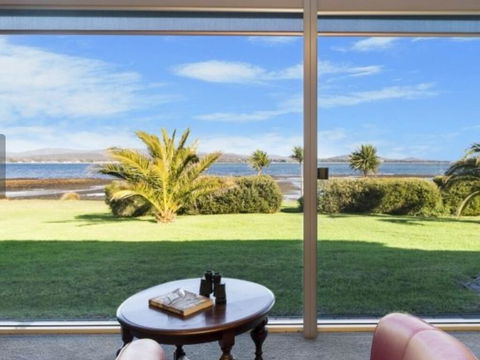 The Lodge - Holiday Cairns 1