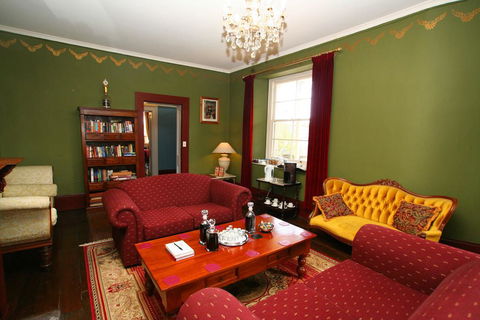 The Lodge On Elizabeth Boutique Hotel - Holiday Cairns 2