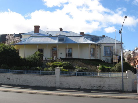 The Lodge On Elizabeth Boutique Hotel - Holiday Cairns 1