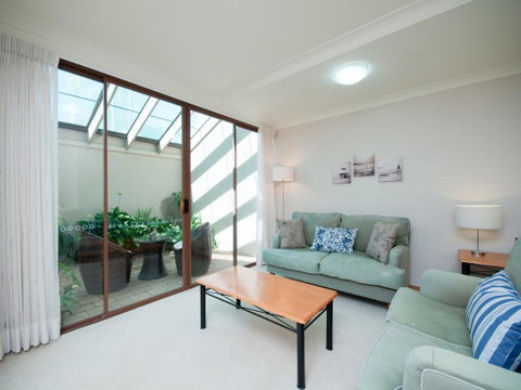 The Moorings, 5/4 Cromarty Road - Holiday Cairns 2