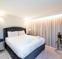 The Nest - Hollywood Style Space with Roof Terrace - Holiday Cairns