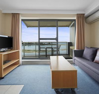 The Oaks Waterfront Resort Unit 511 - Holiday Cairns