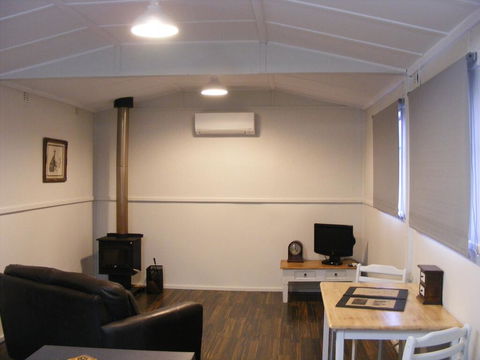 The Old School House BnB - Holiday Cairns 0
