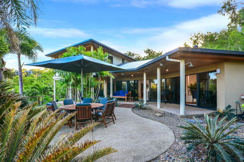 The Palms On Hamilton Island - Holiday Cairns 1
