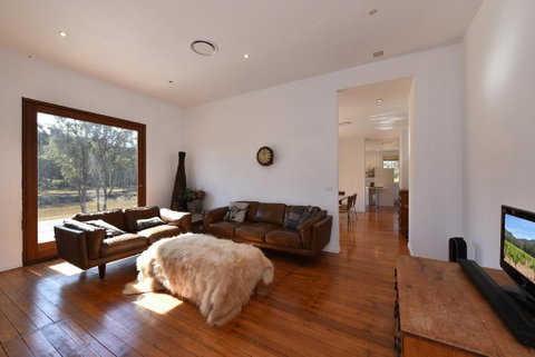 The Parson's Vineyard Retreat - Get Amongst The Vineyards In A Historic Home - Holiday Cairns 2