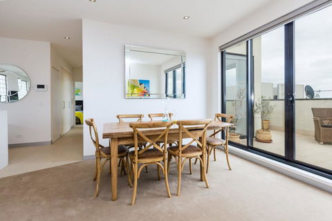 THE PENTHOUSE - MORNINGTON - Holiday Cairns 2