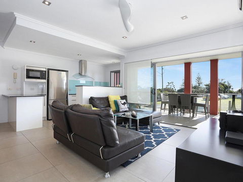 The Pilotage 2 - On Clarence Street - Holiday Cairns 0