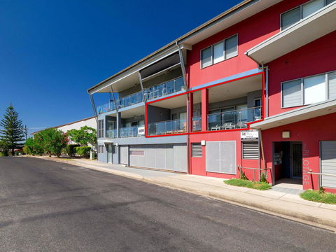 The Pilotage 2 - On Clarence Street - Holiday Cairns 3