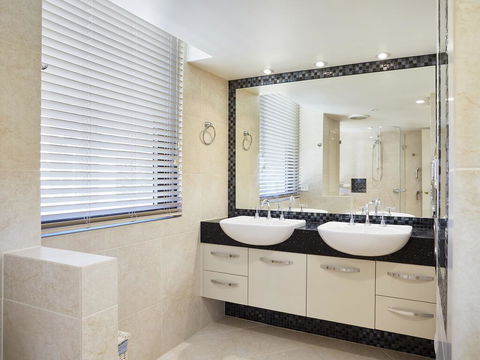 The Premiere Apartments - Holiday Cairns 2