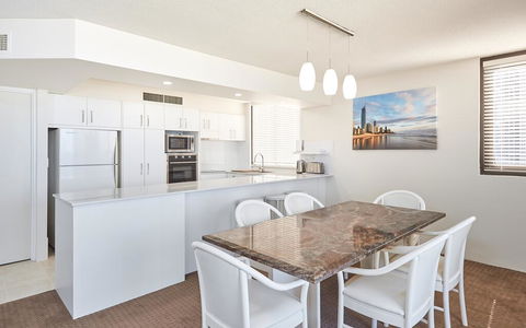 The Premiere Apartments - Holiday Cairns 3