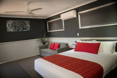 The Rocks Motel - Holiday Cairns 2