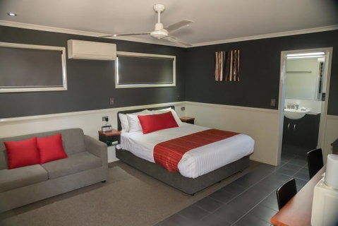 The Rocks Motel - Holiday Cairns 1