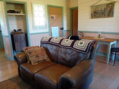 The Settlers Cottage - Kangaroo Valley - Holiday Cairns 3
