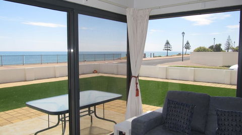 The Somerton Beach Retreat - Holiday Cairns 0