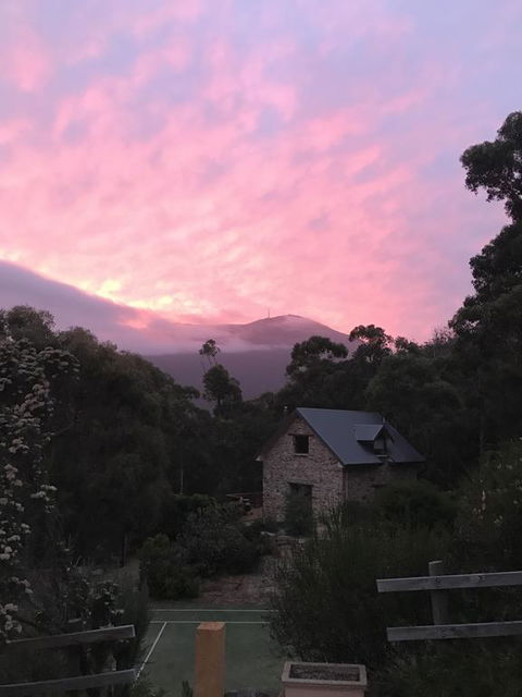 The Stone Cottage (with Tennis Court) - Holiday Cairns 0