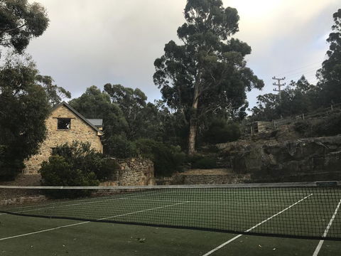 The Stone Cottage (with Tennis Court) - Holiday Cairns 3