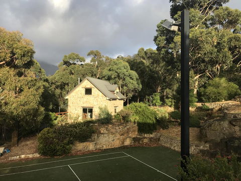 The Stone Cottage (with Tennis Court) - Holiday Cairns 2