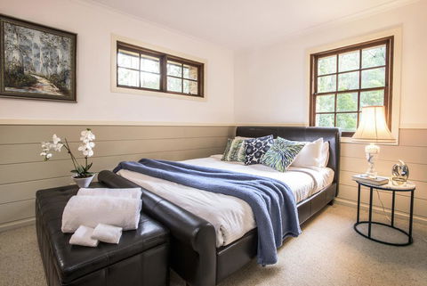 The Stone On The Hill - 3 Bedroom House - Holiday Cairns 3