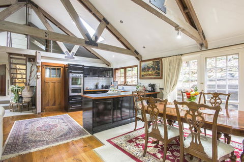 The Stone On The Hill - 3 Bedroom House - Holiday Cairns 2